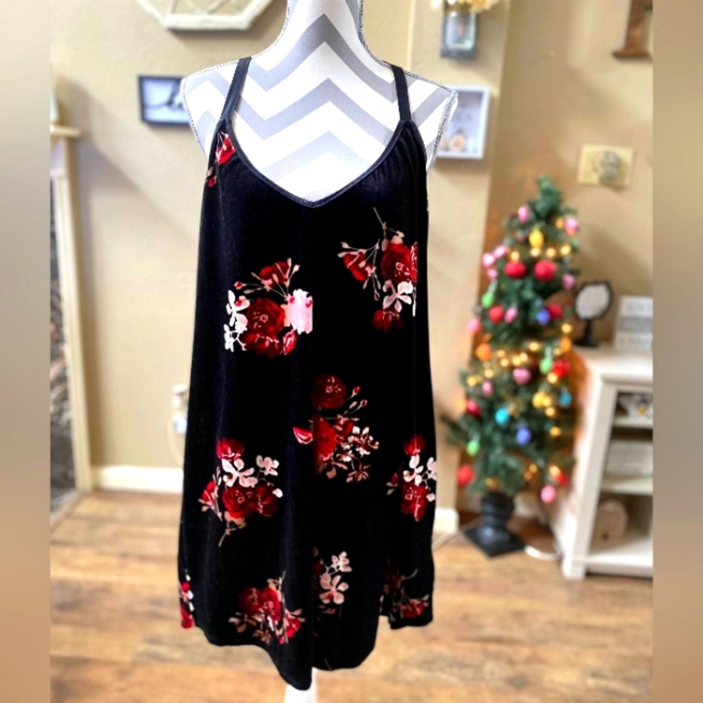 Black Velvet rose XL nightgown knee length NWOT